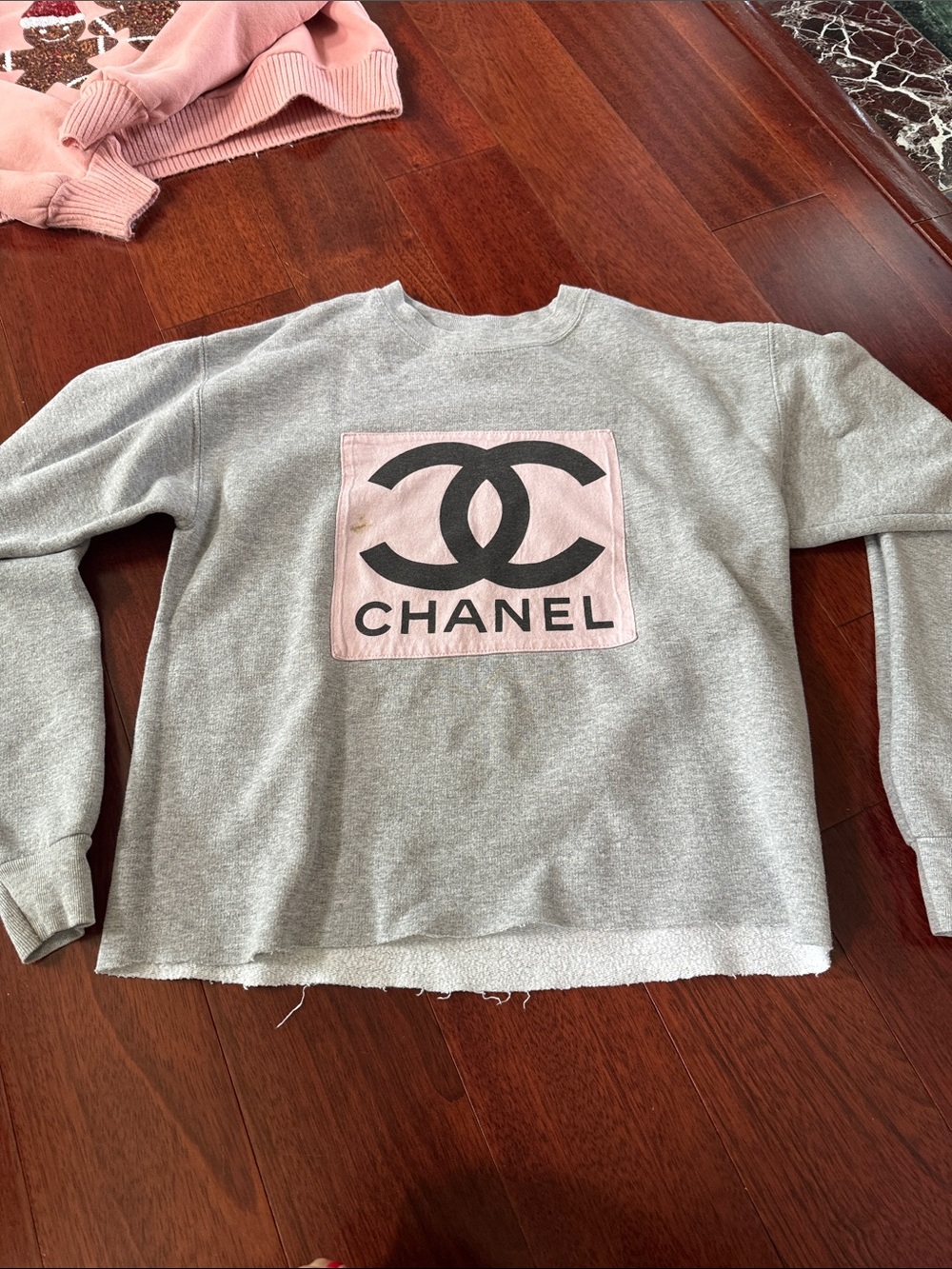 Chanel Women's Gray Crewneck Sweater with Pink Logo Patch eco smart size s